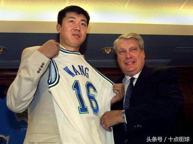 王治郅在nba什么水平(你可知曾在NBA的王治郅有多强？小牛教练：他是我最好的球员之一)