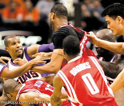 nba冲突哪些可以去劝架(别人打架我劝架！这些NBA球员可以去竞逐“和平奖”了？)