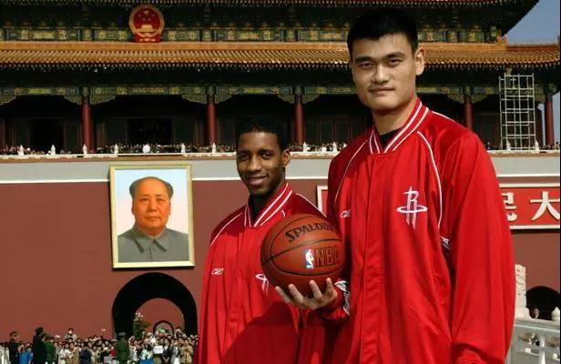 中国队为什么参加nba联赛(NBA为什么举办中国赛，姚明起了至关重要的作用！)