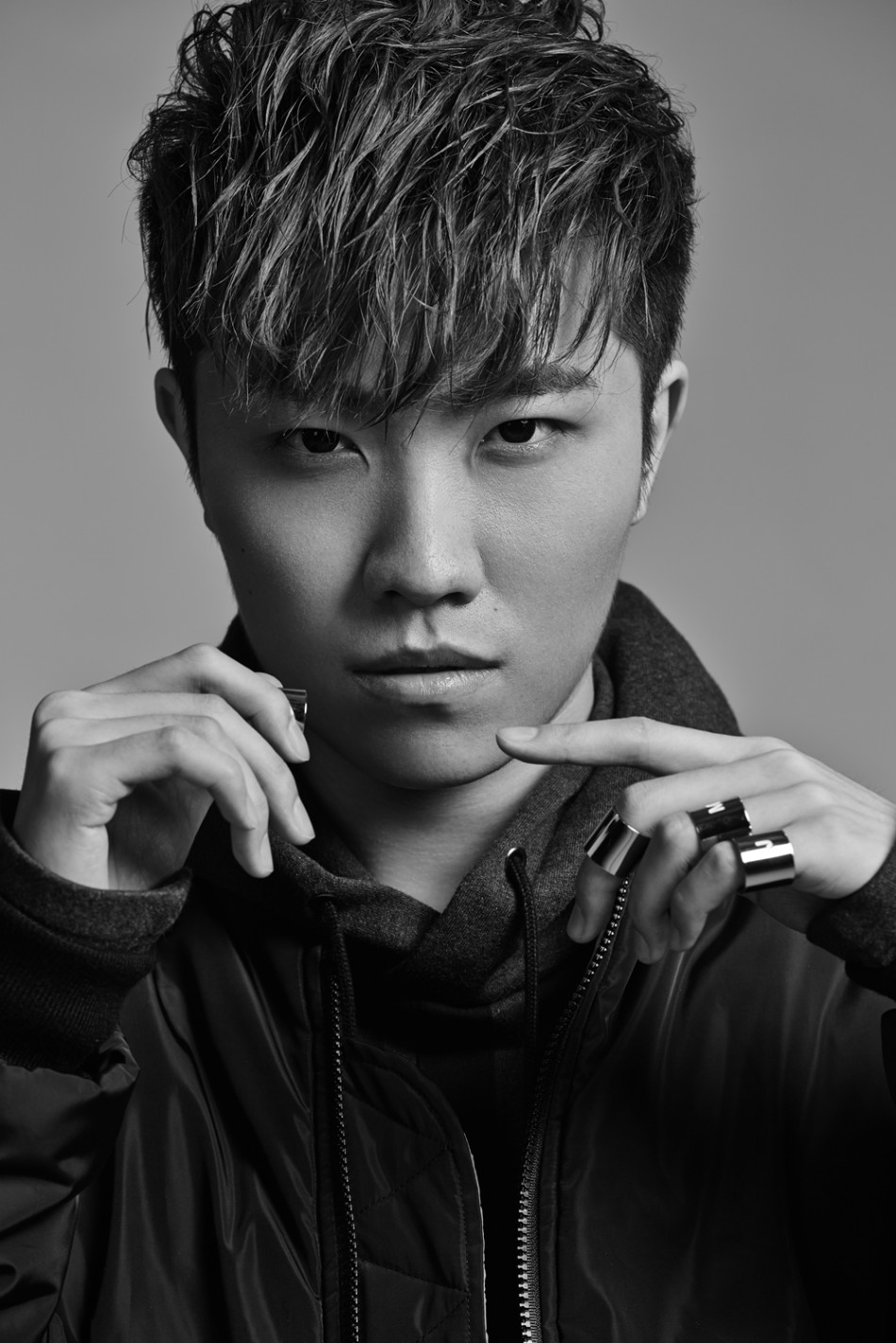 徐良,网络当红歌手,当年的一首《七秒钟中的记忆》力压群雄,荣登榜首