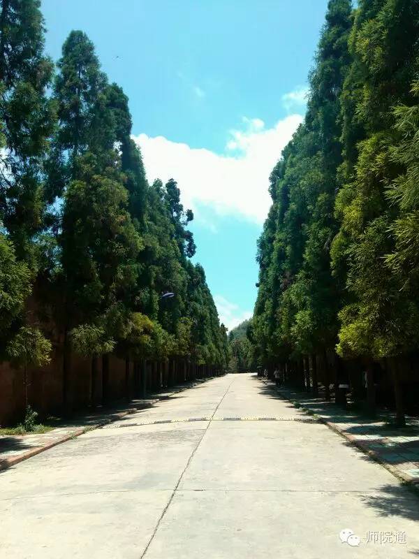 大家好，给大家介绍一下，这是我的大学兴义民族师范学院