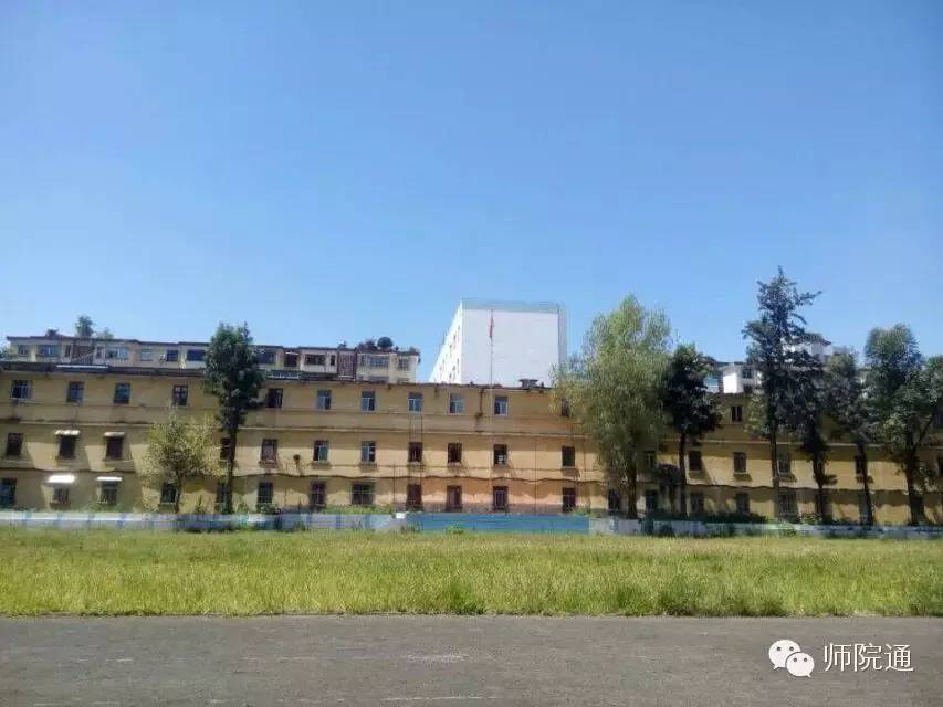 大家好，给大家介绍一下，这是我的大学兴义民族师范学院