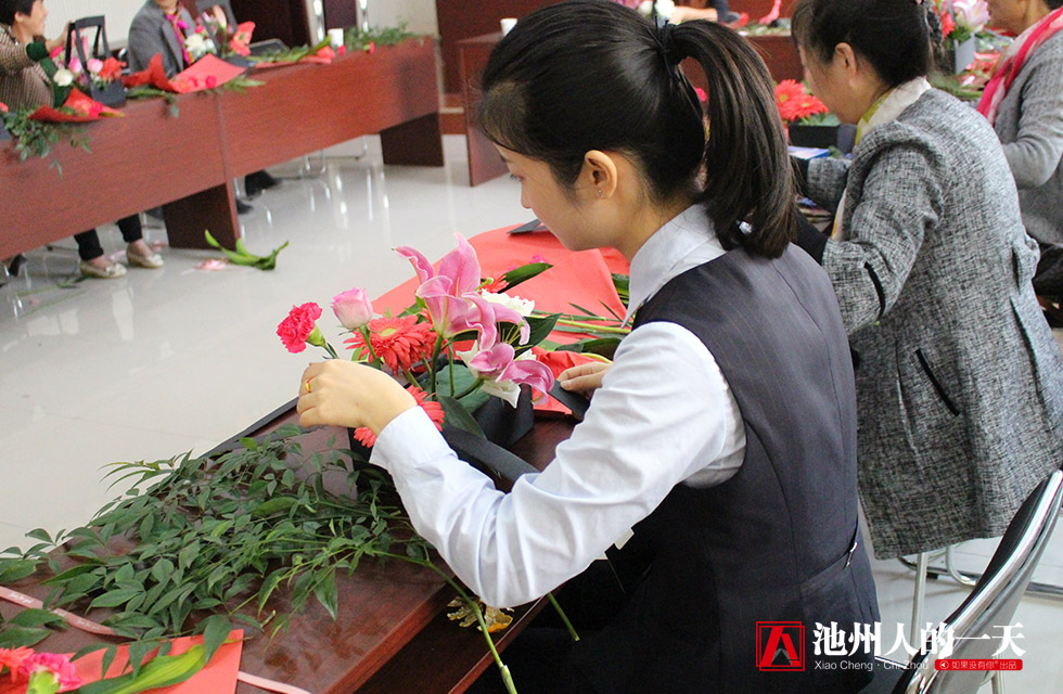 她学花艺12个小时就敢开店，现在却是高级花艺师、二级花艺教师