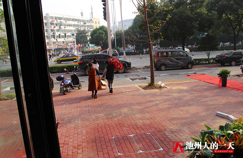 她学花艺12个小时就敢开店，现在却是高级花艺师、二级花艺教师