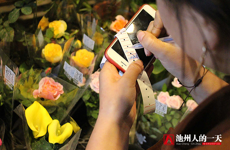 她学花艺12个小时就敢开店，现在却是高级花艺师、二级花艺教师