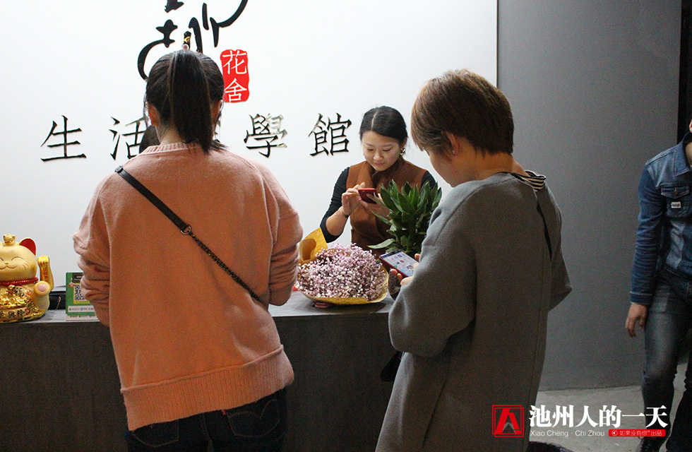 她学花艺12个小时就敢开店，现在却是高级花艺师、二级花艺教师