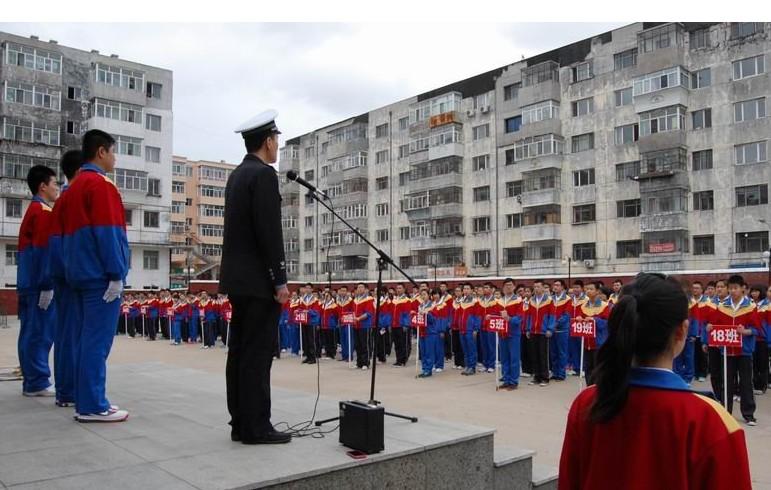 全国各地校服“美丑”大比拼 校服界“颜王”来啦！