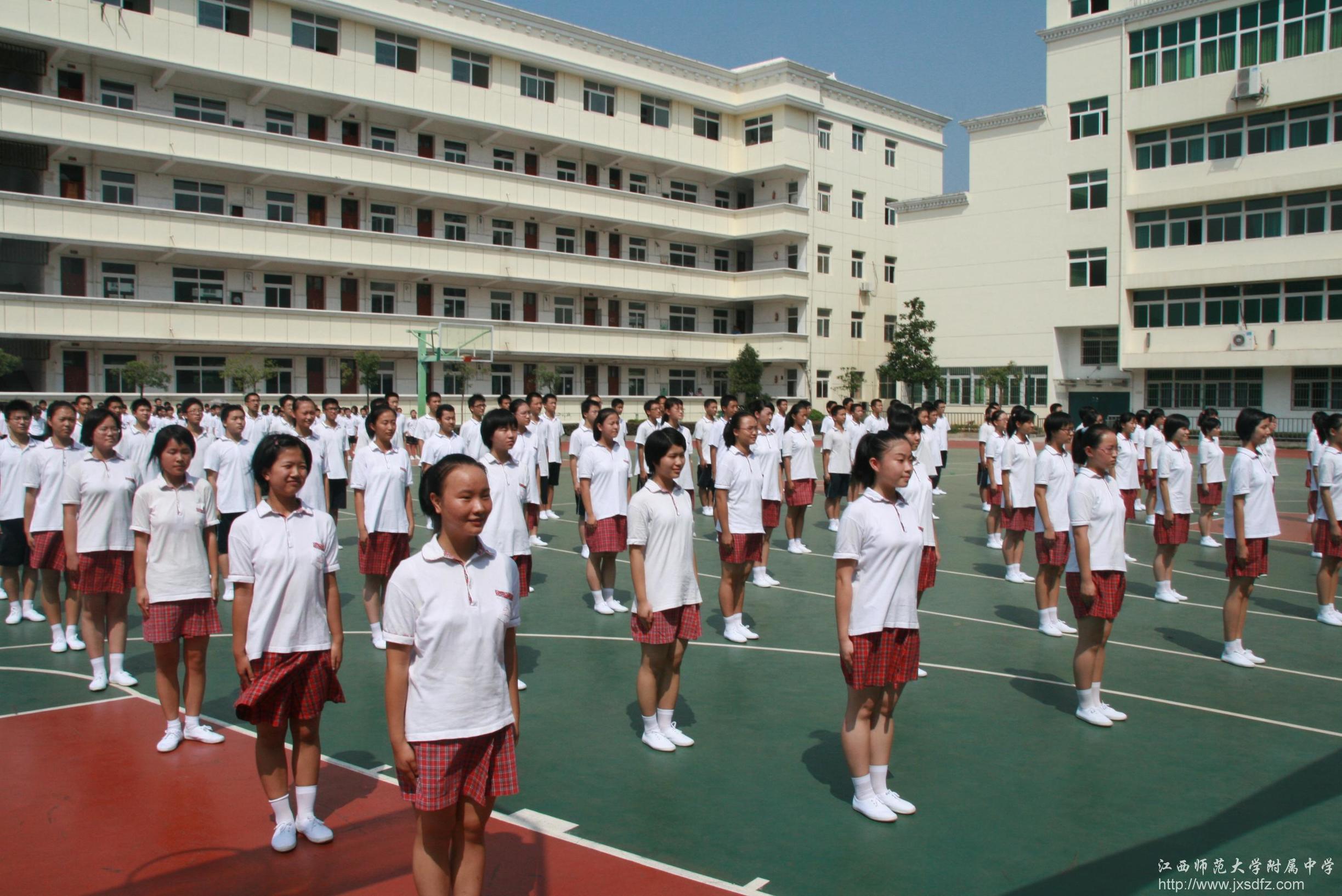 全国各地校服“美丑”大比拼 校服界“颜王”来啦！