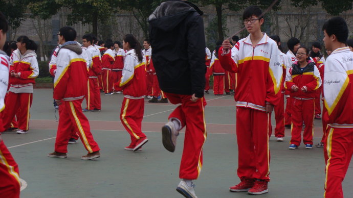 全国各地校服“美丑”大比拼 校服界“颜王”来啦！