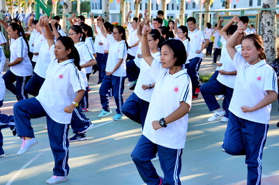 全国各地校服“美丑”大比拼 校服界“颜王”来啦！