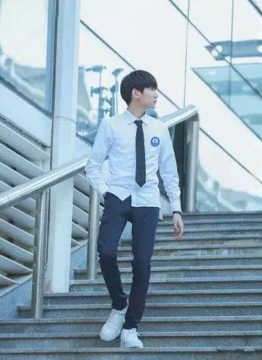 全国各地校服“美丑”大比拼 校服界“颜王”来啦！