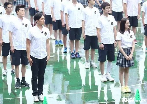 全国各地校服“美丑”大比拼 校服界“颜王”来啦！