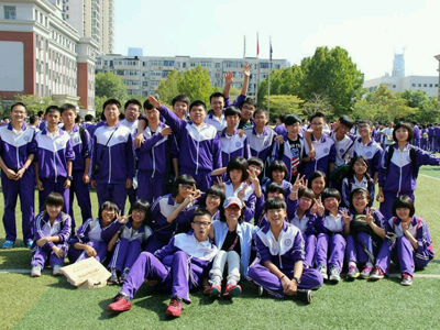 全国各地校服“美丑”大比拼 校服界“颜王”来啦！