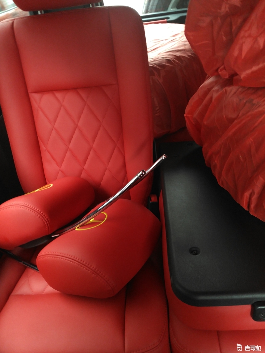 奔驰G500改装轮毂 鲜红色内饰将浮夸进行到底