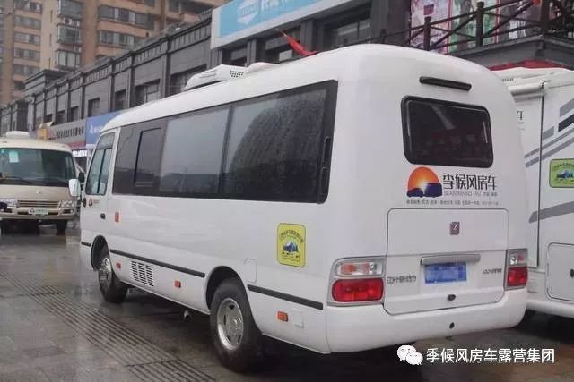 二手车置换 戳开有惊喜！你见过拥有上下床的考斯特房车吗？