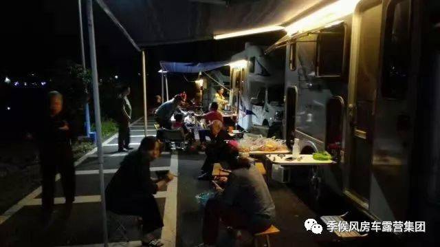 二手车置换 戳开有惊喜！你见过拥有上下床的考斯特房车吗？