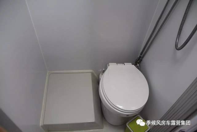 二手车置换 戳开有惊喜！你见过拥有上下床的考斯特房车吗？