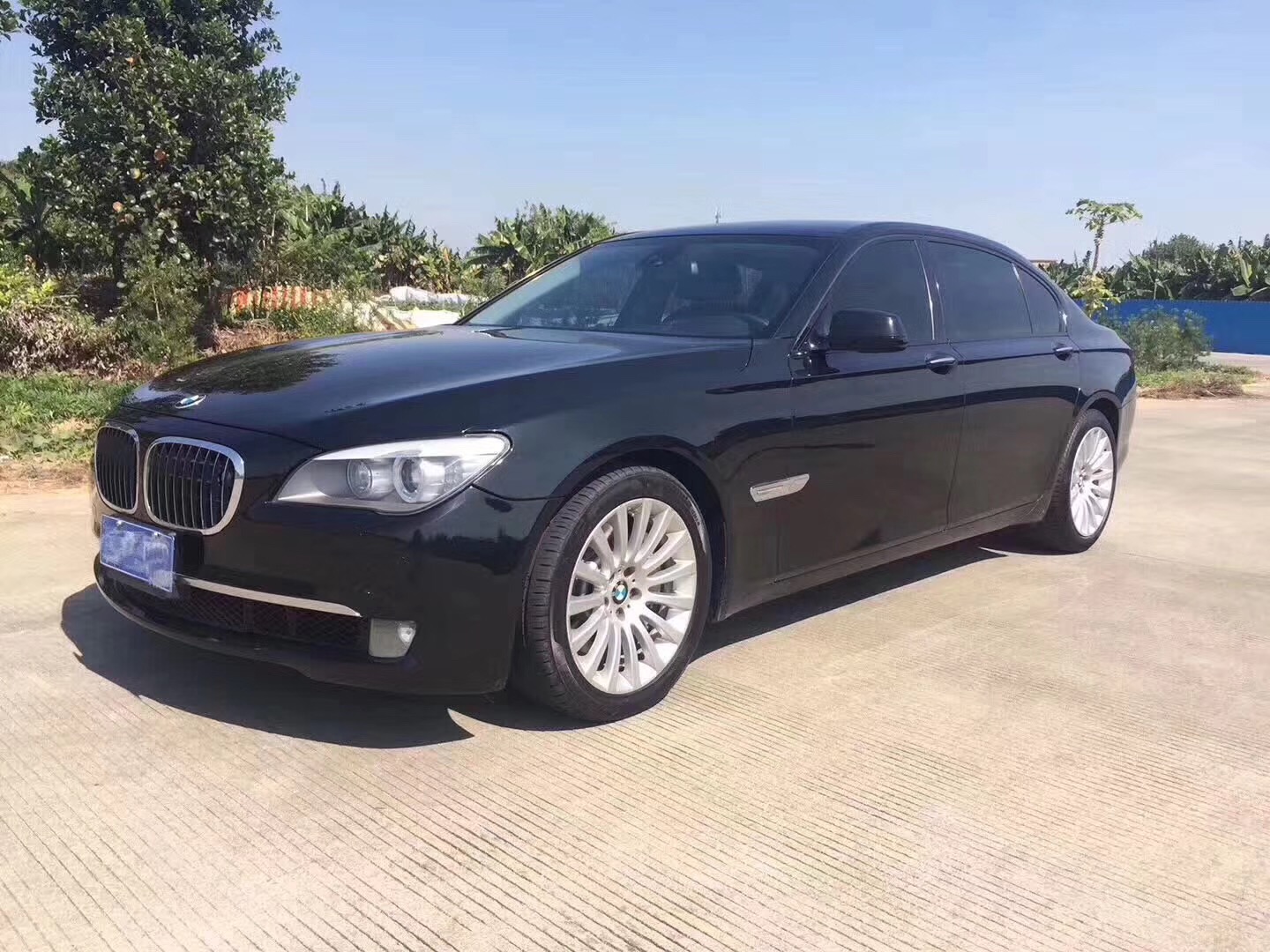 宝马750li落地168万,外观较新有高档奢华感