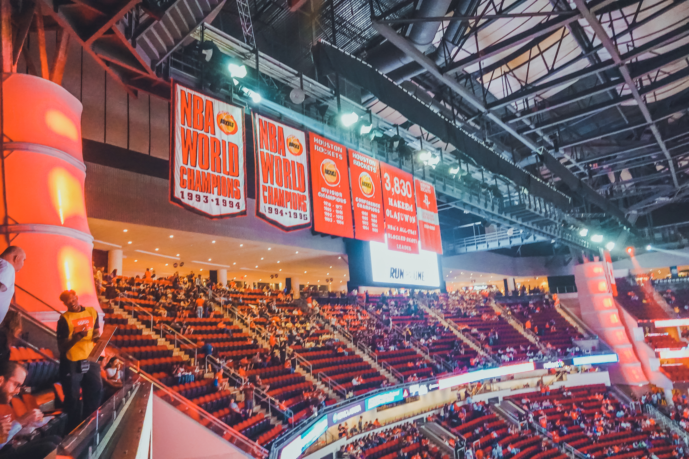 为什么nba有加拿大国旗(我在火箭队的丰田中心，看见了自己的青春梦想)