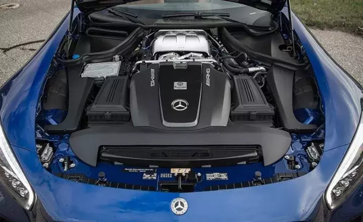 在AMG GTC 敞篷面前，911就只能算是不解风情的技术屌？