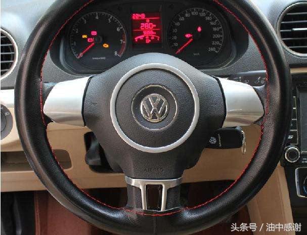 为什么汽车喇叭通常都在方向盘中间?除了厂家,还有谁说了算?