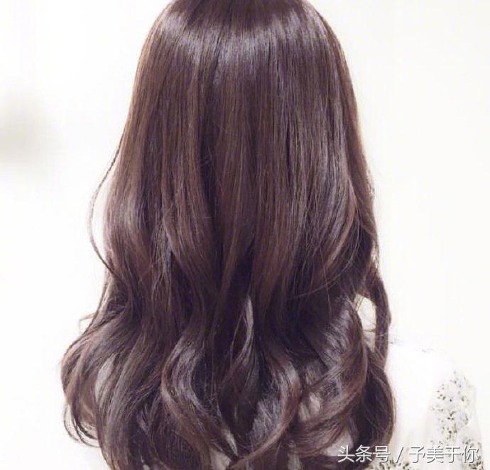 微卷中长发烫发发型,今年冬天头发这样烫美的刚刚好!