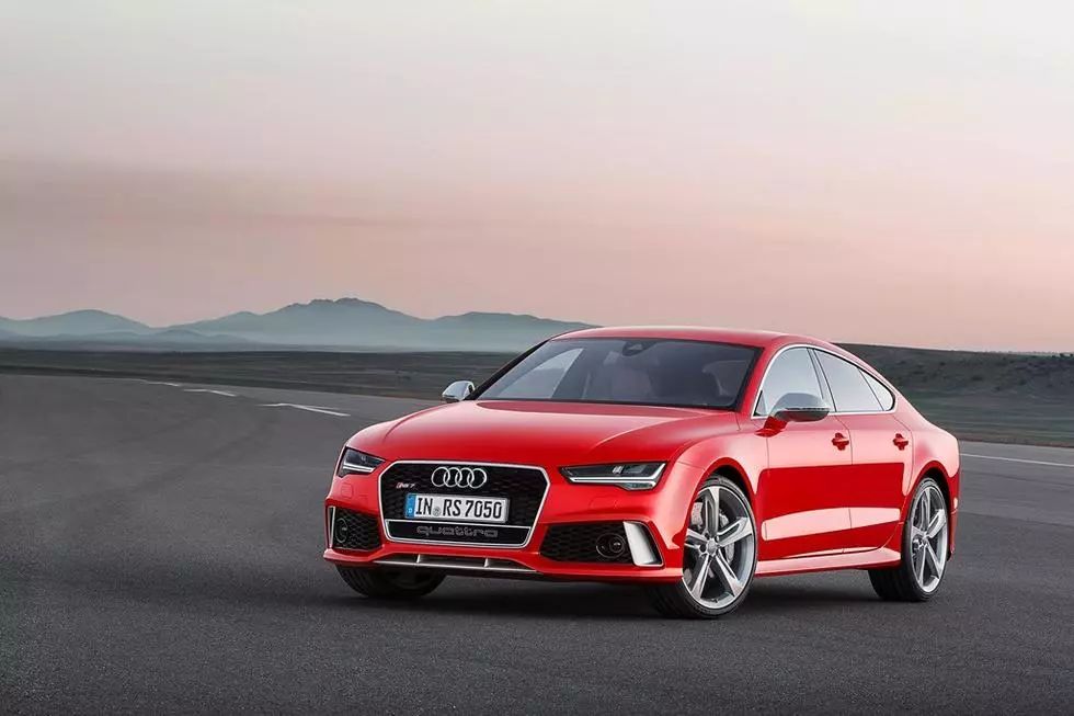奥迪R8 vs RS7：谁才是真正的加速王者？
