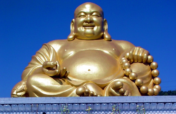 弥勒佛像为何多是歪着身子?