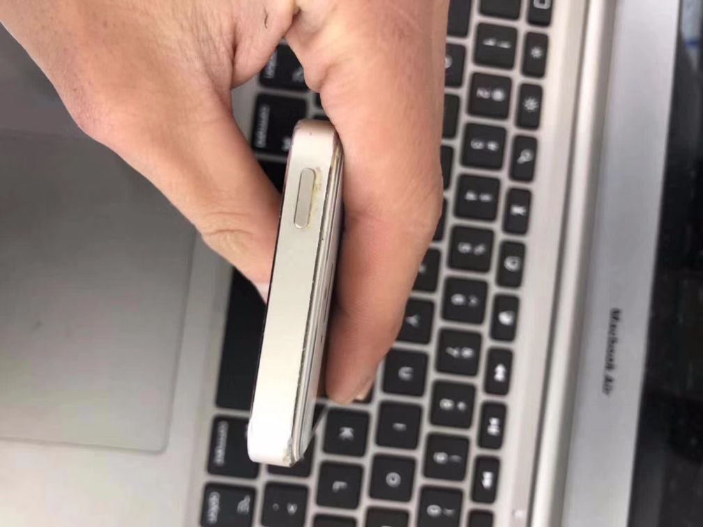 最强备用机300块的iPhone 5s，机器又小速度又快价钱又便宜