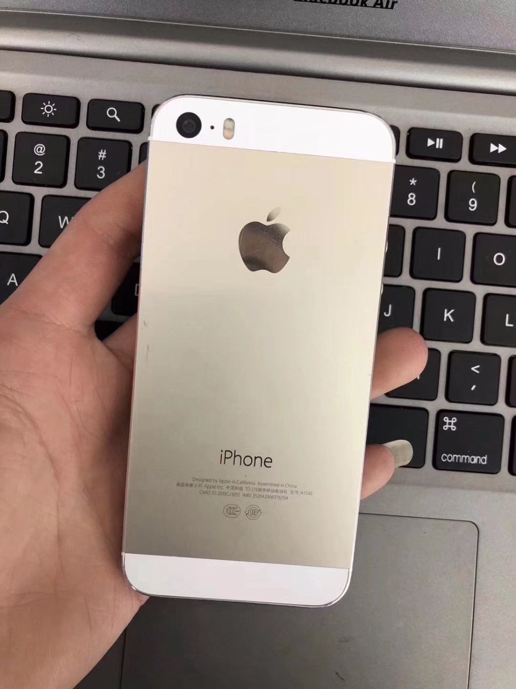 最强备用机300块的iPhone 5s，机器又小速度又快价钱又便宜