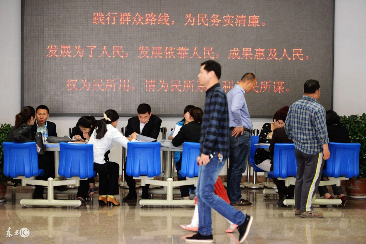 房屋买卖的过程中，遇到卖家或买家反悔的情况怎样处理？