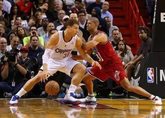 nba为什么那么多人胳膊细腿(NBA球星爆发力那么强，为何他们的小腿却细如针？两因素说明问题)