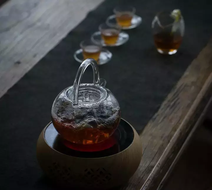 玻璃提梁烧水壶｜秋冬季，它是茶空间的「贴心小棉袄」