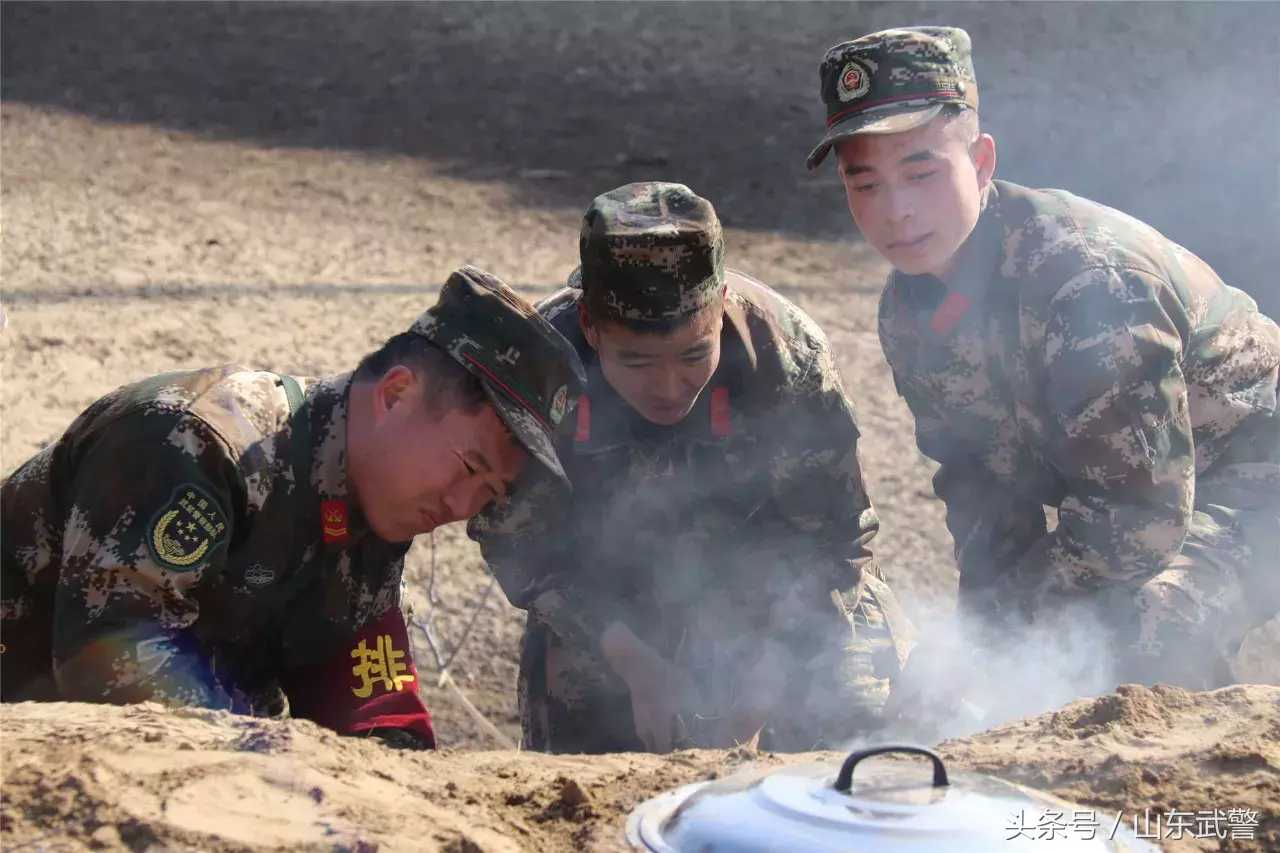 武警新兵拉练日行百里，配上快板战歌鼓劲，听完内心充满力量