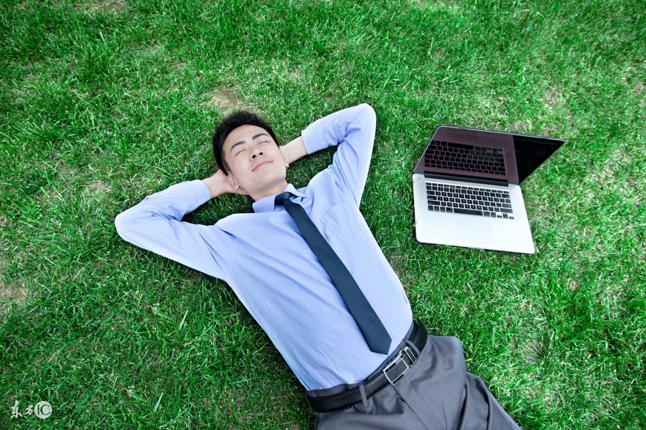 在大学里作为大学生应不应该谈恋爱？-用说段子的方式说教育！