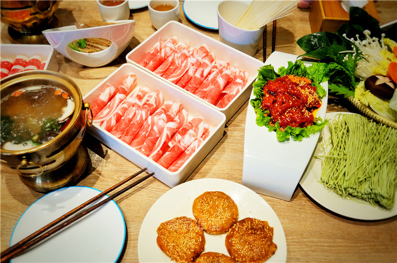 古北水镇的圣诞季最全攻略！住民宿看巡游吃大餐，充满温情体验！