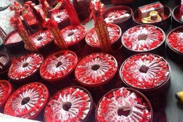 农村彩礼万紫千红一片绿,一动不动,到底是多少钱?愁坏男儿家