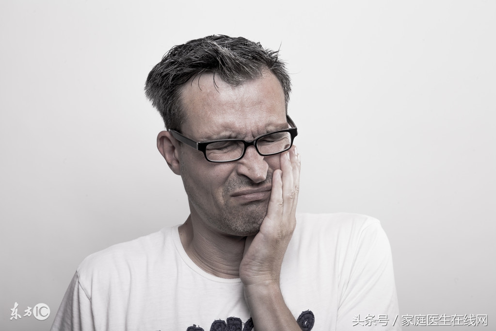 牙龈发黑且频繁出血是怎么回事？