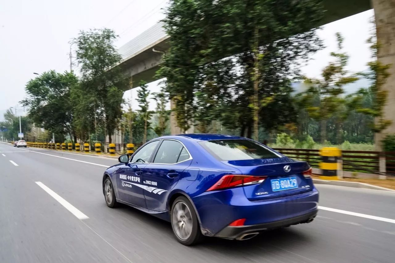 30多万B级车，它才是首选，买不到比它更好的！试驾雷克萨斯IS300