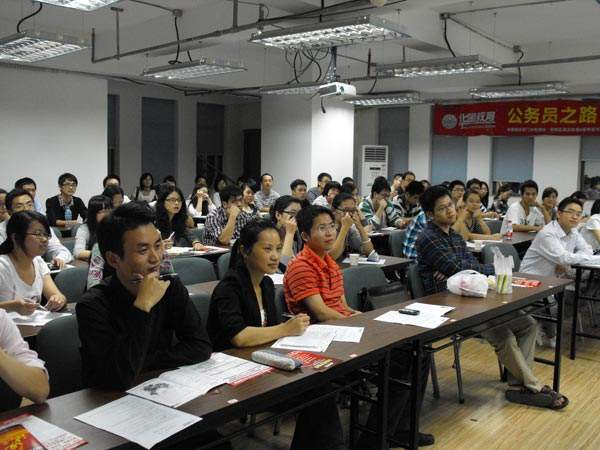 Contractor什么意思？合同工，派遣工，还是劳务工？要么临时工？