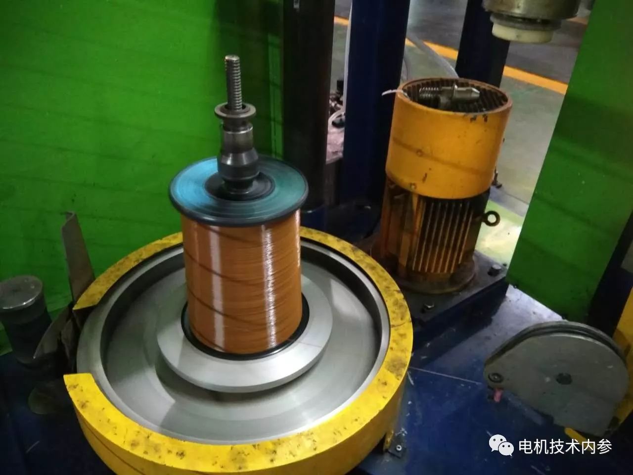 電磁學對電機性能至關重要。