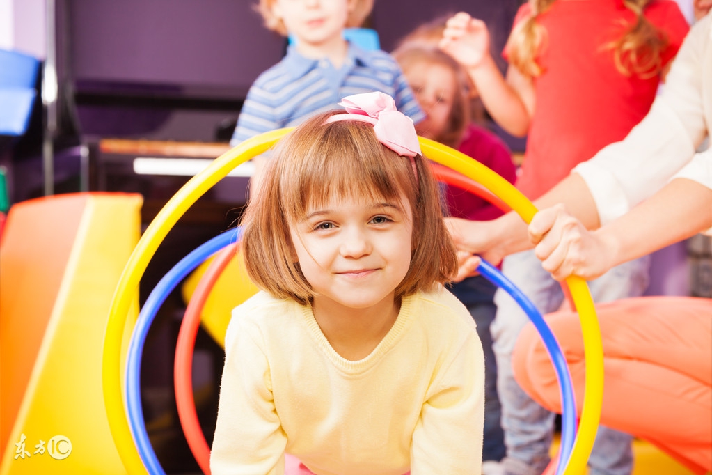 十个幼儿园无道具体育游戏，卷炮竹绿灯跑跑等，经典玩法教学有方