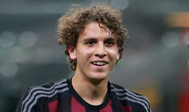 迎来ac米兰一线队处子秀(小将洛卡特利终迎来米兰处子秀)