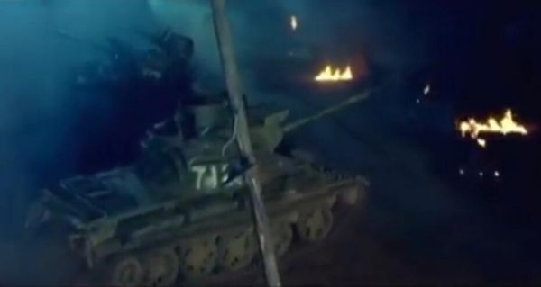 比《芳华》更刺激的坦克大战 图解自卫还击战电影《蛇谷奇兵》