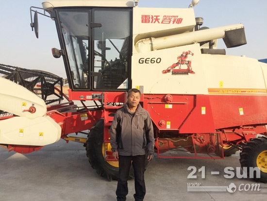 陜西渭南李新明榮獲2017雷沃杯智能機(jī)收達(dá)人全國(guó)冠軍