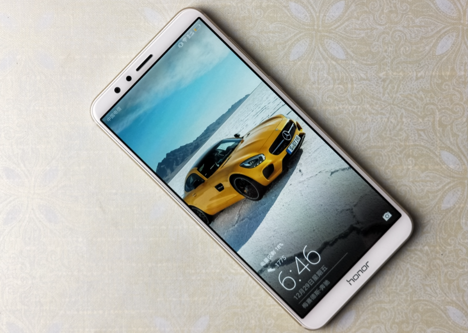 全面屏杀手,售价1299元的荣耀7x值得买吗?