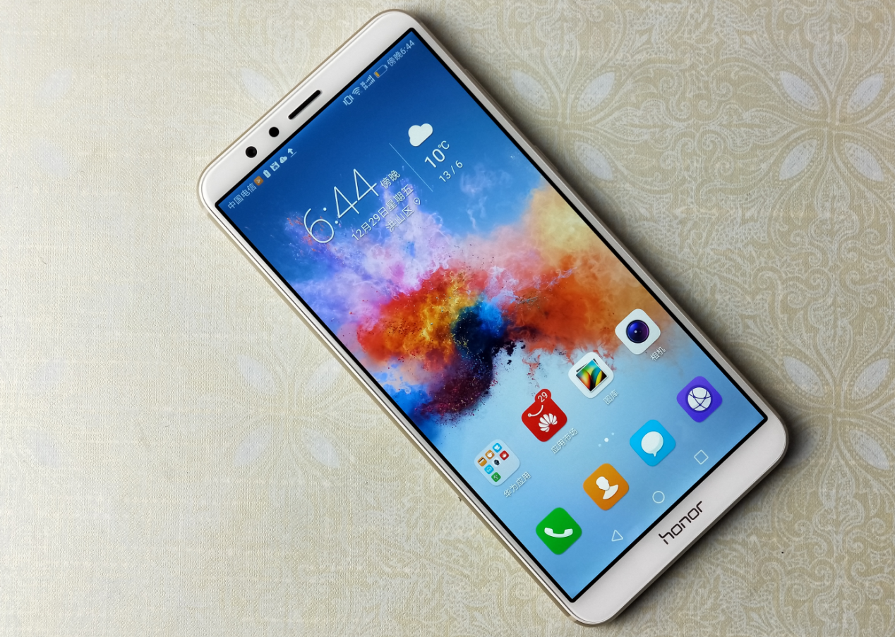 全面屏杀手,售价1299元的荣耀7x值得买吗?