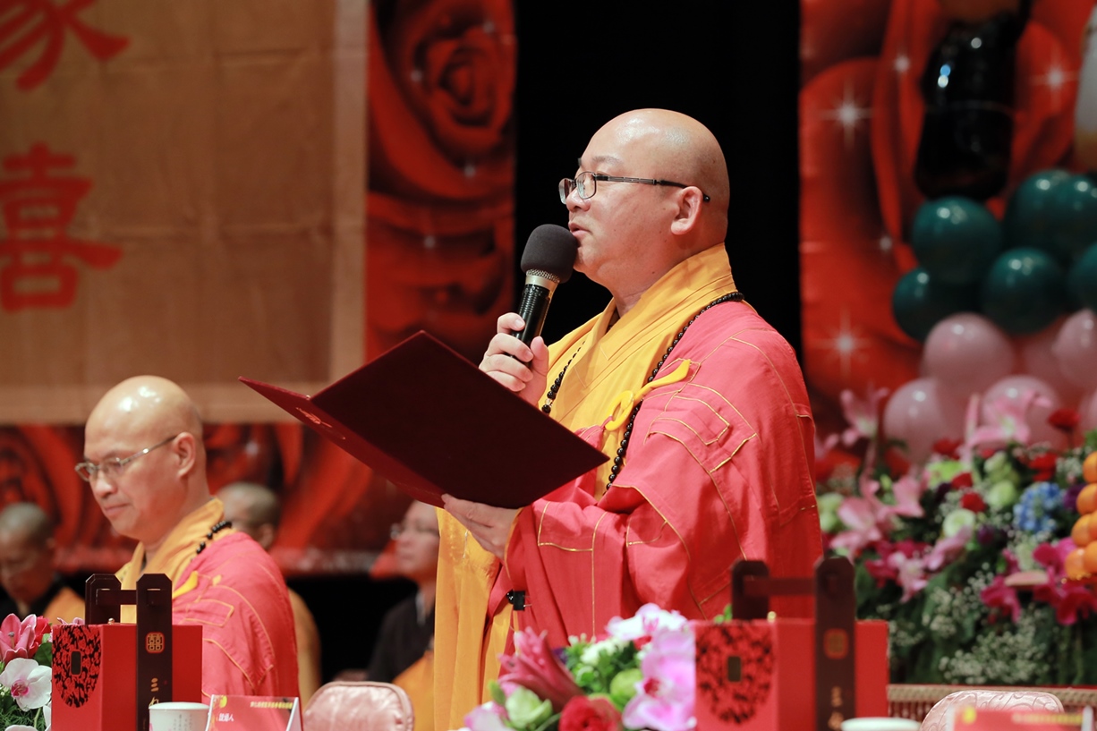 台湾佛光山佛化婚礼 星云大师为60对新人送祝福