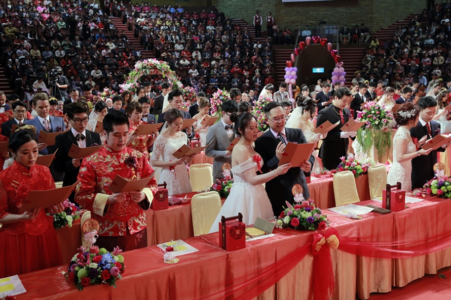 台湾佛光山佛化婚礼 星云大师为60对新人送祝福