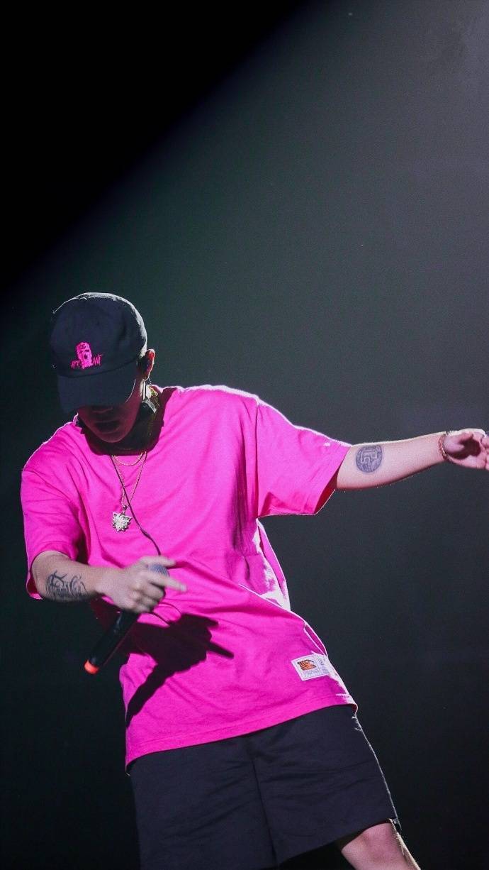 嘻哈潮牌:pgone的手机壁纸 iphone x可以用 李小璐点了个赞